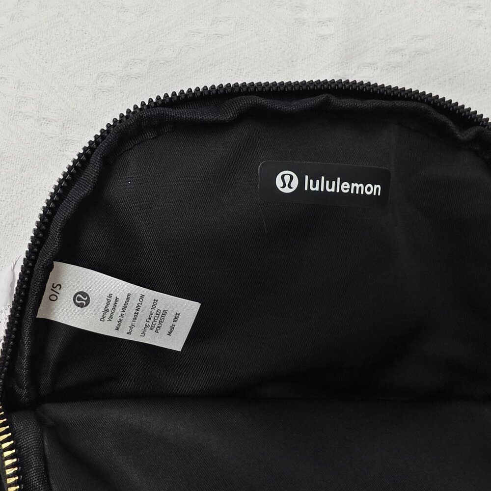 🏄🏻♀️Lululemon All Night Festival Bag 2L - Black Compact Crossbody - Picture 8 of 8
